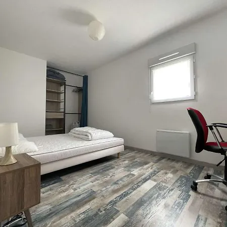 T2 Avec Balcon Et Parking - Proche Commerces Et Transports - Fr-1-246-676