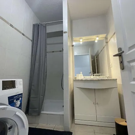 T2 Avec Balcon Et Parking - Proche Commerces Et Transports - Fr-1-246-676 La Rochelle (Charente-Maritime)
